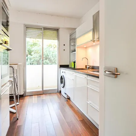 Apartment 1 Bedroom Cozy In *
