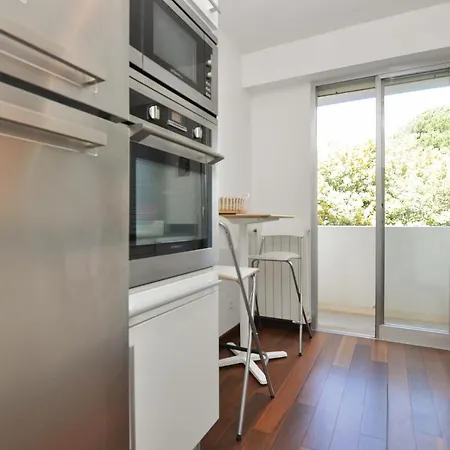 1 Bedroom Cozy In Apartment *